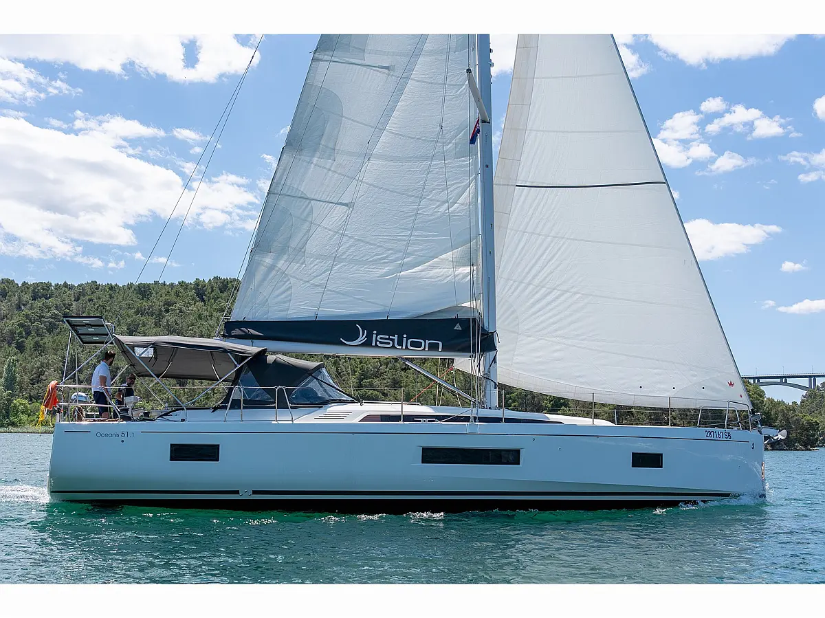 Oceanis 51.1 (5+1 cab) A/C & GEN